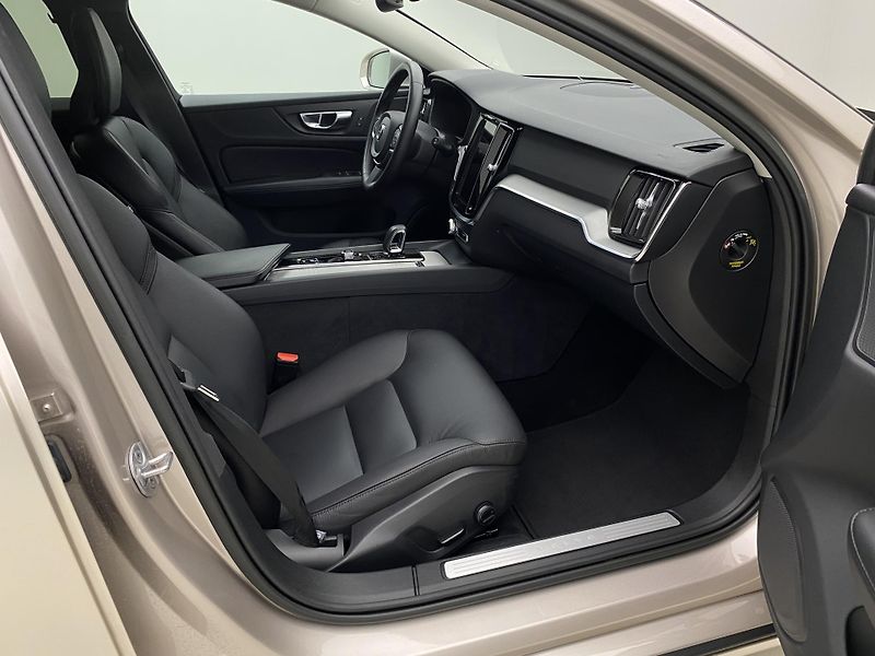 Volvo V60 B4 CORE AUT CZ - fotka 23 z 58