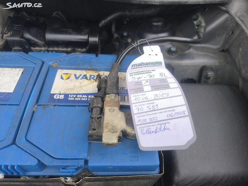Hyundai ix35 2.0D4X4,70KM,MAX VÝBAVA,KRÁSNÝ - fotka 28 z 31
