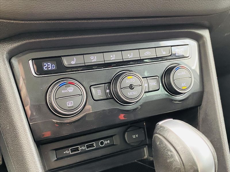 Volkswagen Tiguan 2,0 TDI DSG 4x4 Highline - fotka 18 z 24