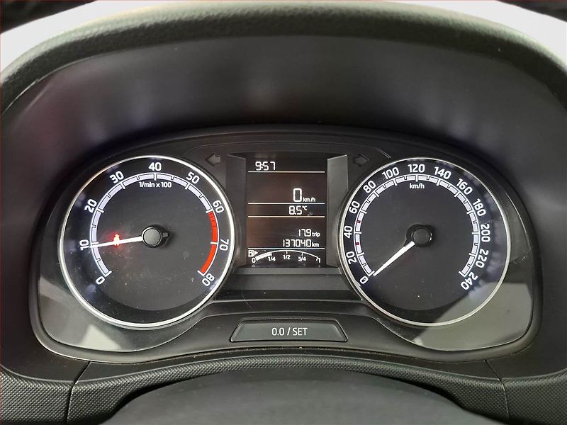 Škoda Fabia (2020) 1.0, ČR,1.maj, Park. senzory - fotka 11 z 15