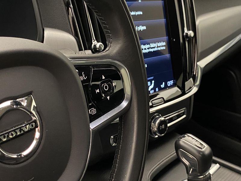 Volvo S90 D4 MOMENTUM AUT  - fotka 20 z 43