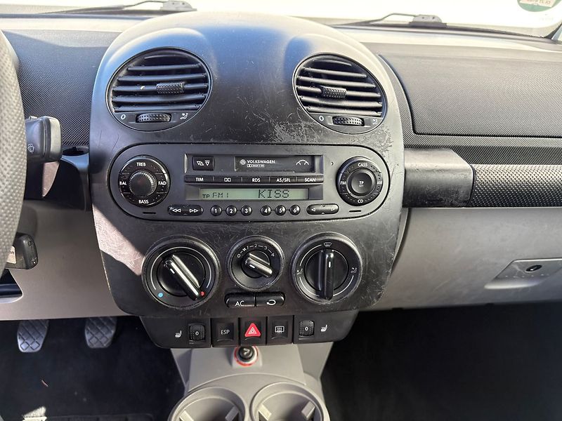 Volkswagen New Beetle 1.4, 55kW, Klima, Tažné - fotka 8 z 16