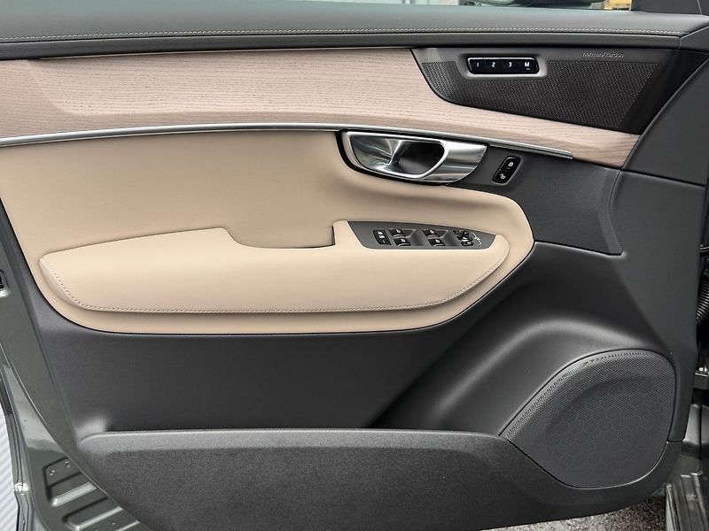 Volvo XC90 (2026) PLUS DARK T8, VZDUCH, VENTILAC - fotka 7 z 24