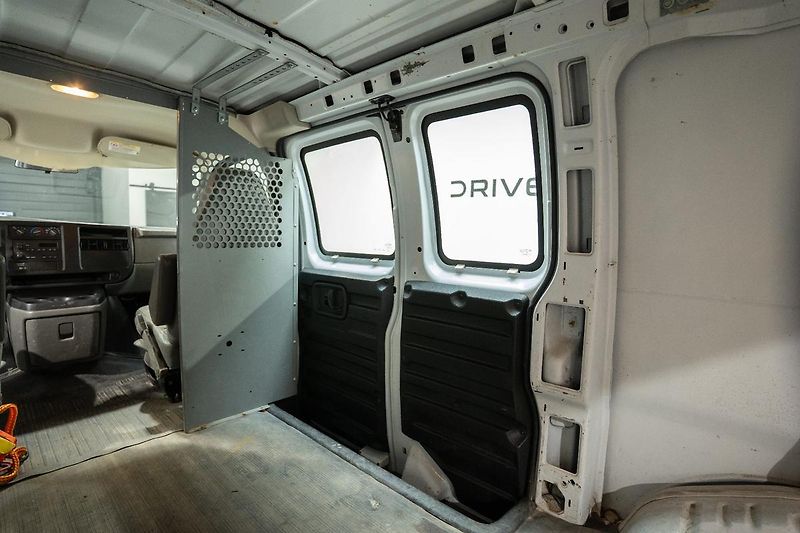 GMC Savana 4.8 V8 Vortec 208 kW - fotka 24 z 32