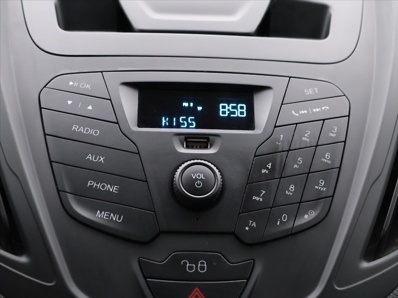 Ford Tourneo Courier 1,0 EB 74kW Titanium CZ 1.Maj. - fotka 22 z 34