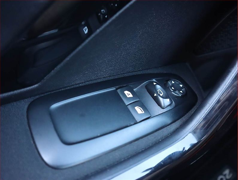 Peugeot 208 (2012) 1.2 PureTech, Serv.kniha - fotka 13 z 17