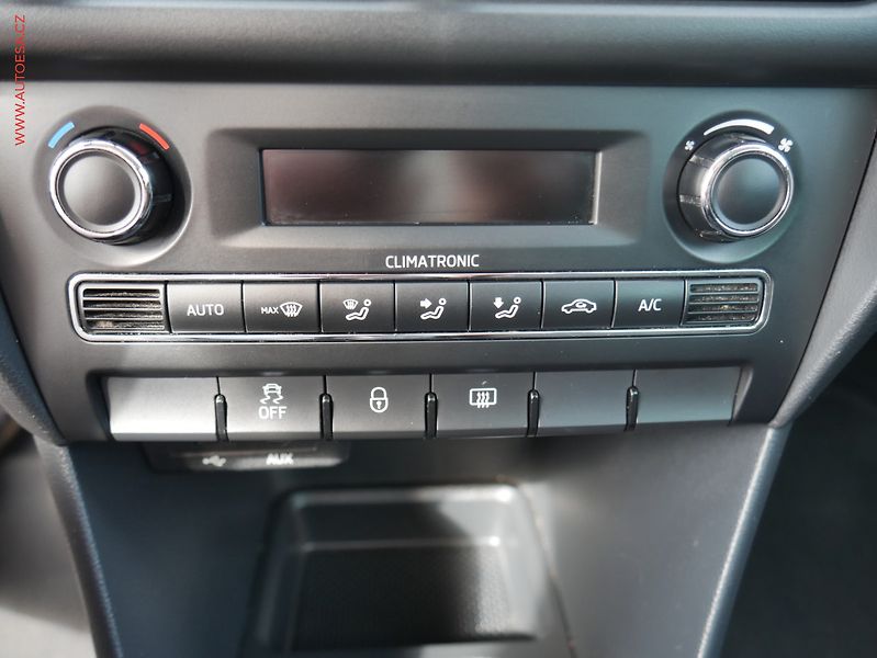 Škoda Rapid (2014) 1.6 TDi, Elegance, STK6/28 - fotka 15 z 17