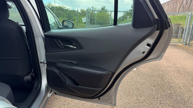 Toyota Prius PHEV Prestige dodání září - fotka 11 z 18