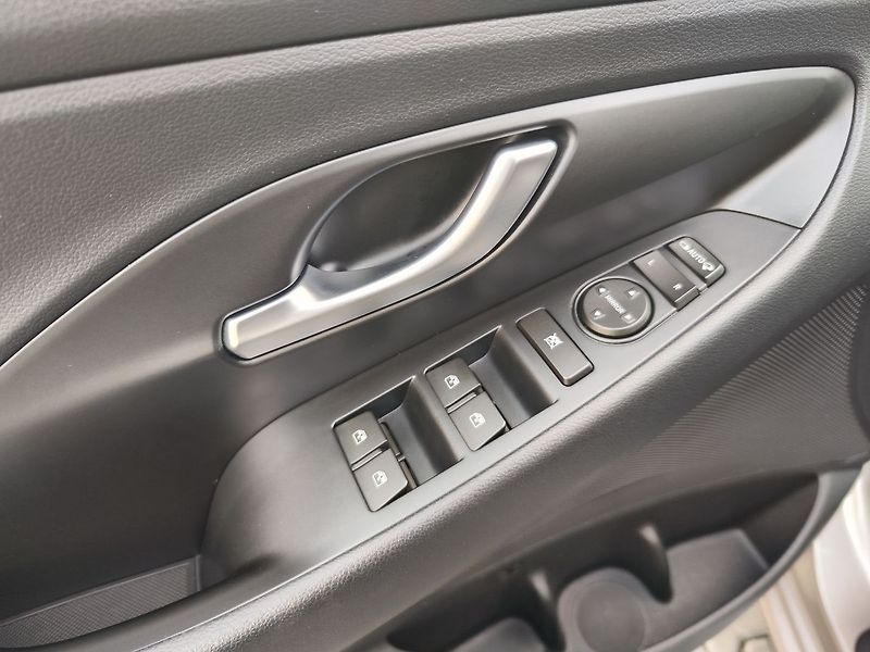 Hyundai i30 1.4 T-GDI/103kW Style DCT - fotka 30 z 33