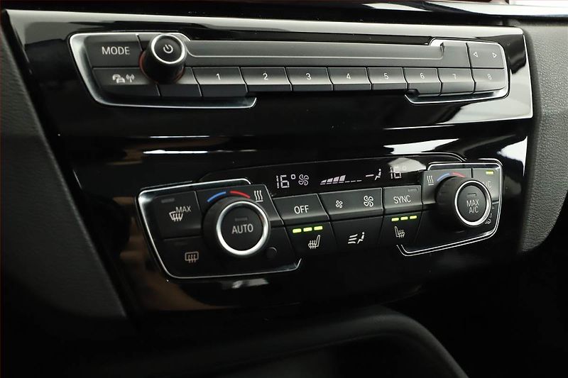 BMW X1 (2019) sDrive18i, Automat, Serv.kniha - fotka 16 z 19