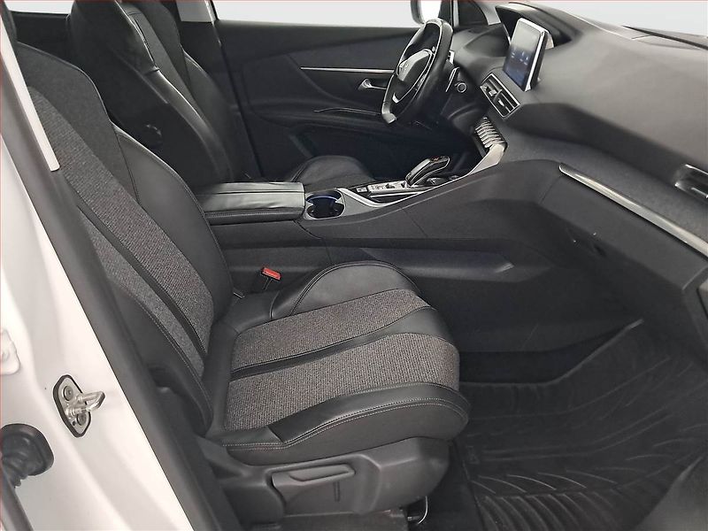 Peugeot 5008 (2018) 1.6 BlueHDi, Automat, 7 míst - fotka 9 z 20
