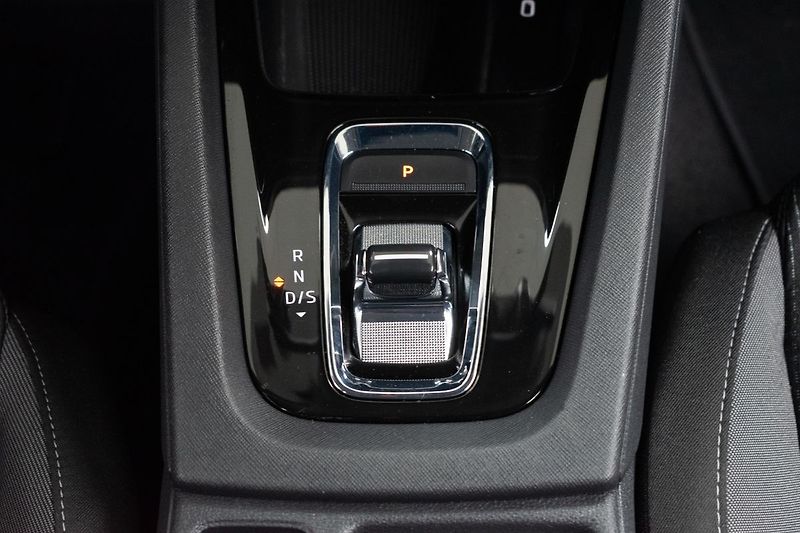 Škoda Octavia 2.0 TDI DSG*ACC*BLIS*CARPLAY* - fotka 20 z 37
