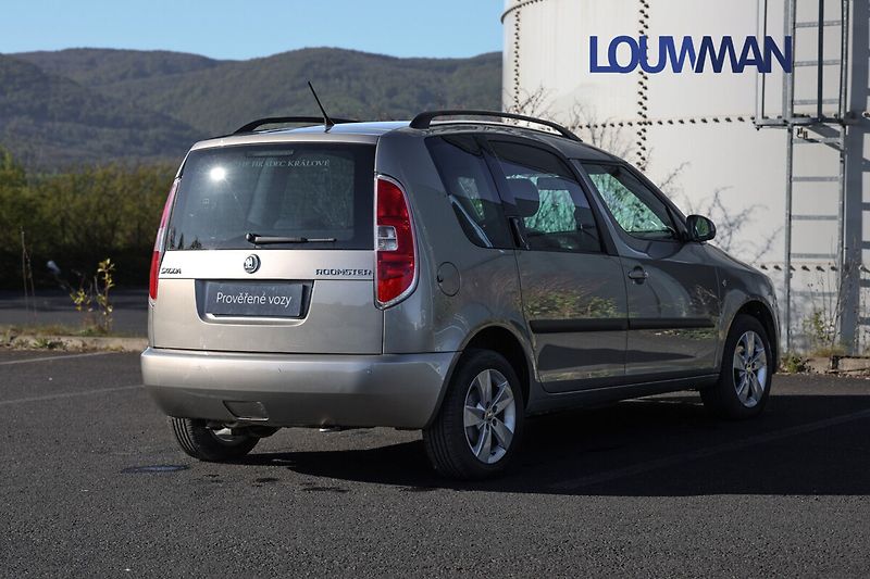 Škoda Roomster TSI AMBIENTE - fotka 16 z 17