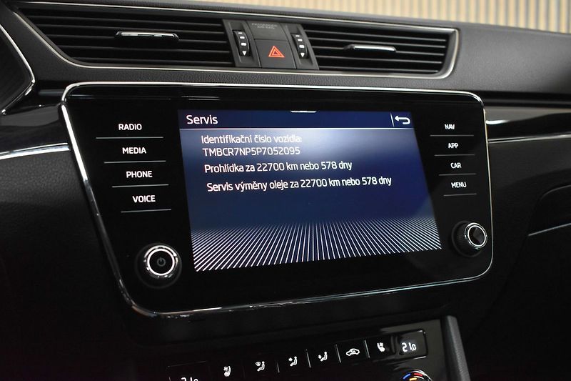 Škoda Superb TDI 147kW 4x4*L&K*WEBASTO*ČR 1 - fotka 40 z 48