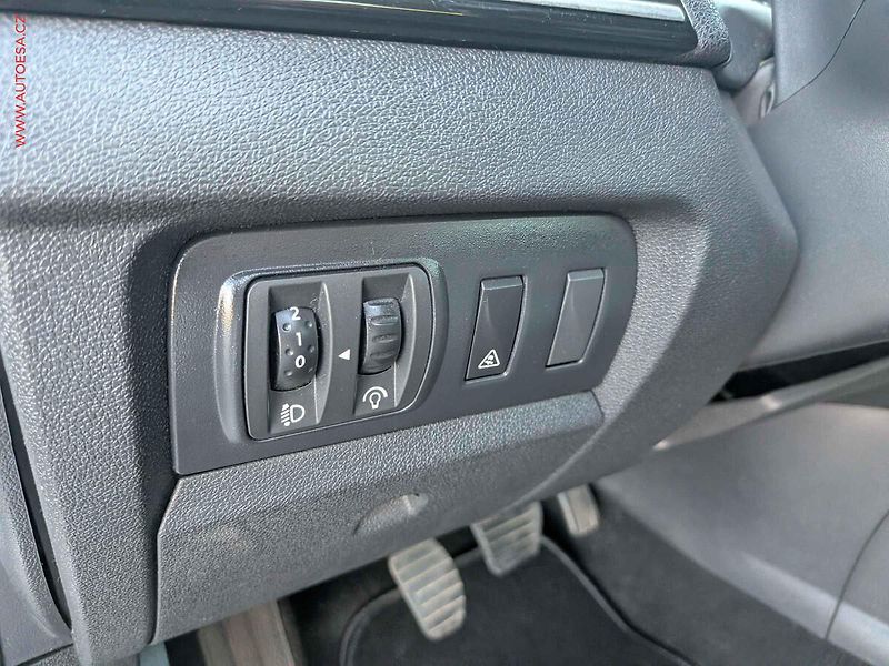 Renault Fluence (2014) 1.6 16V, ČR, AC, TZ - fotka 11 z 16