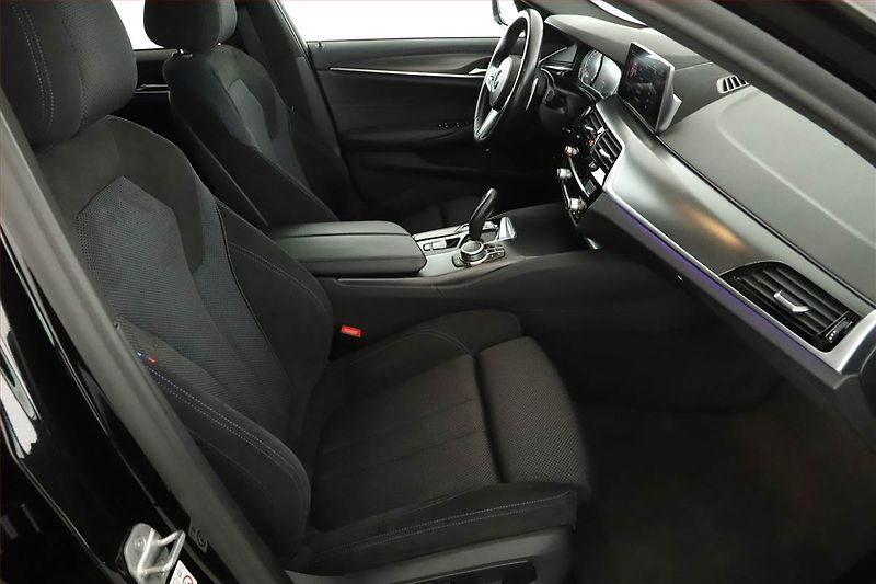 BMW Řada 5 (2021) 540i xDrive - fotka 7 z 20