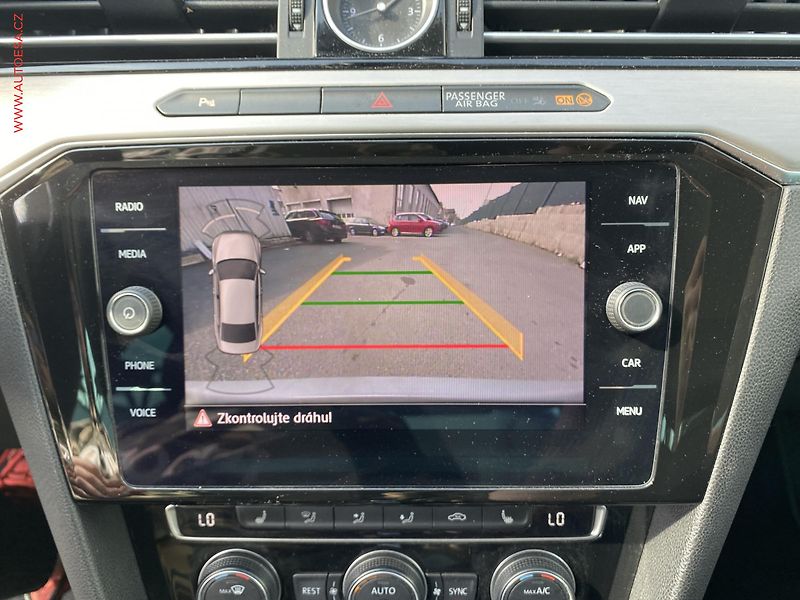 Volkswagen Passat (2019) 2.0 TDi, Highline, DSG, +ALU - fotka 19 z 20