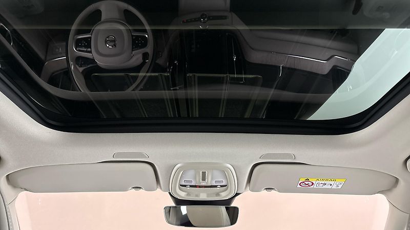 Volvo XC60 2.0 B5 AUT AWD Inscription - fotka 33 z 35