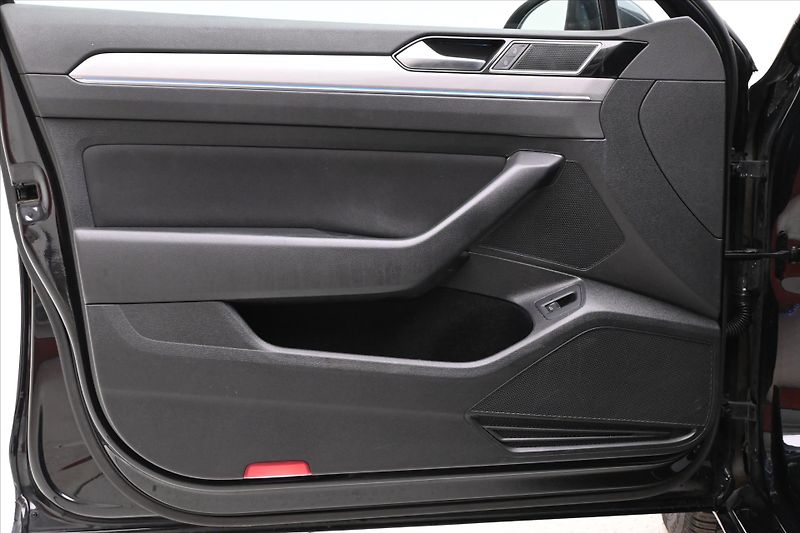 Volkswagen Passat 2,0 TDI 110kW DSG Business Zár - fotka 21 z 27