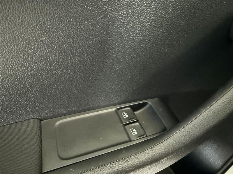 Škoda Fabia 1,2   TSI 66kW,SERVISKA,2. MAJ - fotka 10 z 21