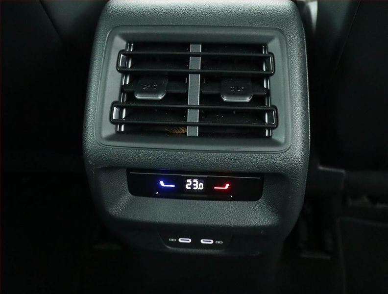 Volkswagen Tayron (2025) 1.5 eTSI - fotka 27 z 27