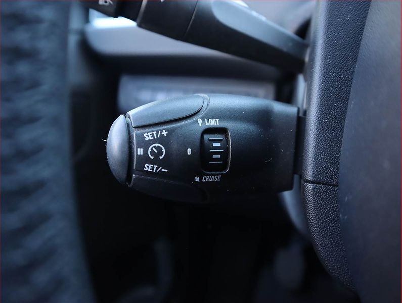 Peugeot 2008 (2013) 1.2 VTi, Serv.kniha, Navi - fotka 15 z 17