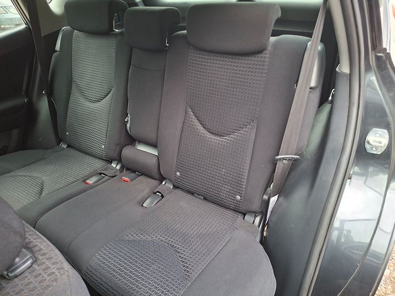 Toyota RAV4 (2007) 2.2 D-CAT 130kW 4X4 -TAŽ.ZAŘ. - fotka 28 z 35