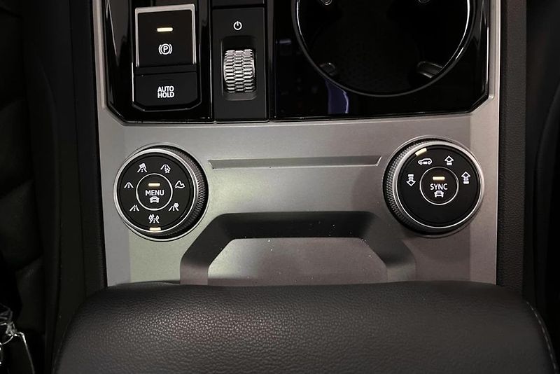 Volkswagen Touareg 3.0 V6 TSI AWD Pano  - fotka 20 z 20