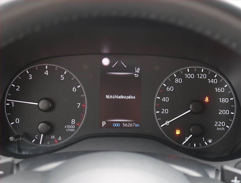 Toyota Yaris (2021) 1.5 VVT-i, Automat, Serv.kniha - fotka 11 z 20