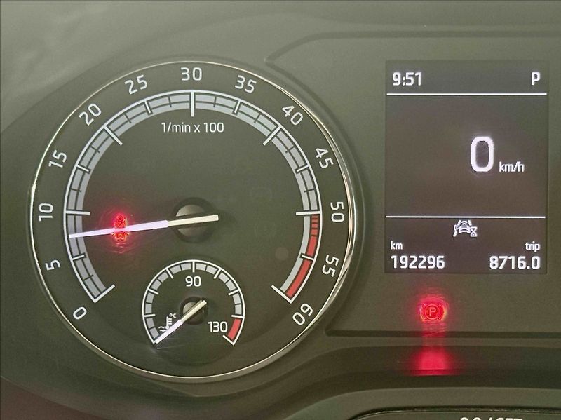 Škoda Karoq 2,0 TDI AMBITION 4X4 AT - fotka 14 z 15