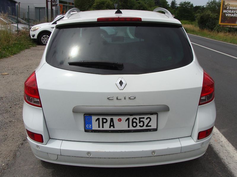 Renault Clio 1.2i, 74 kW, klimatizace - fotka 5 z 22