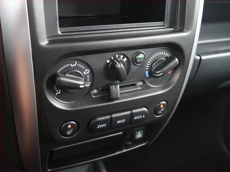 Suzuki Jimny (2018) GL 1.3 16V, 4X4, Serv.kniha - fotka 13 z 17
