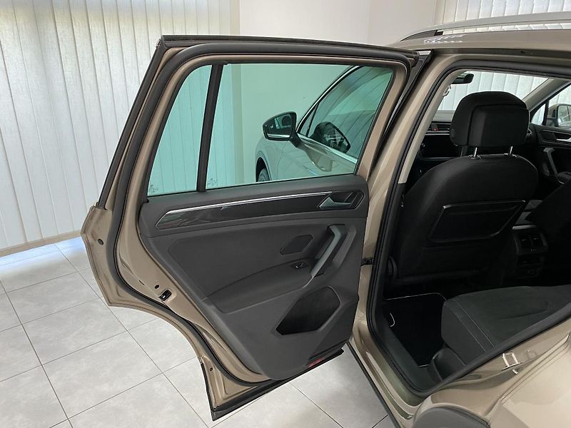Volkswagen Tiguan 2.0 TSi 4x4 DSG REZERVACE  - fotka 21 z 37