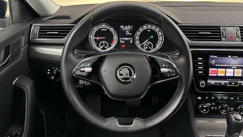 Škoda Superb 2.0 TDI DSG Style Combi - fotka 9 z 28