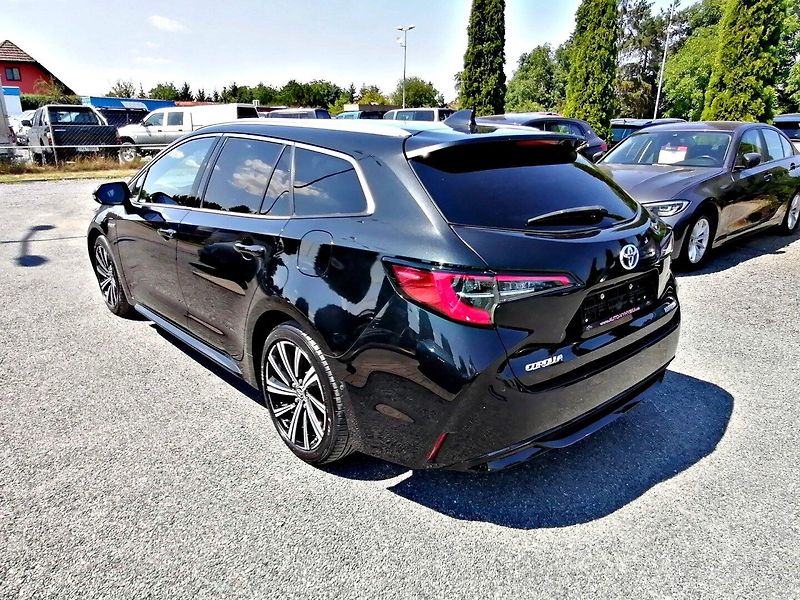 Toyota Corolla (2021) 2.0 Hybrid Style 112kW - fotka 4 z 30