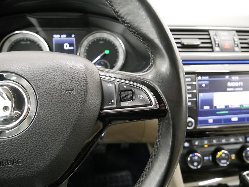 Škoda Superb - fotka 15 z 25