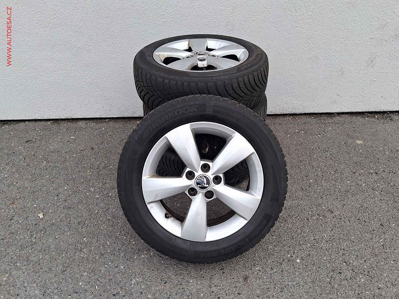 Škoda Rapid (2014) 1.6 TDi, Sport, xenon, panor - fotka 17 z 17