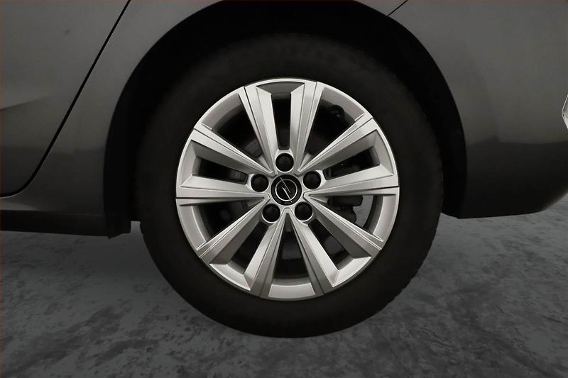 Opel Astra (2023) Edition 1.2 Turbo, Navi - fotka 12 z 19