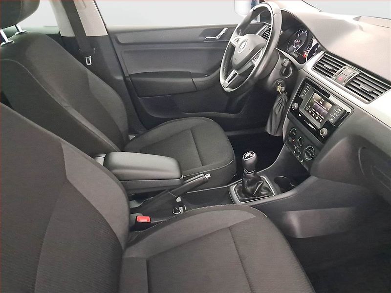 Škoda Rapid (2016) Ambition 1.2 TSI, Serv.kniha - fotka 9 z 16
