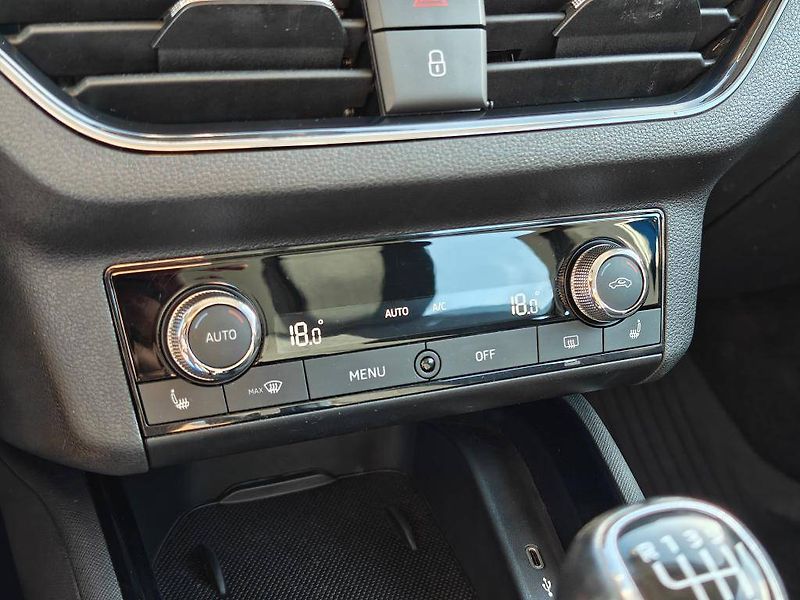 Škoda Kamiq Style 1,0TSI - fotka 16 z 21
