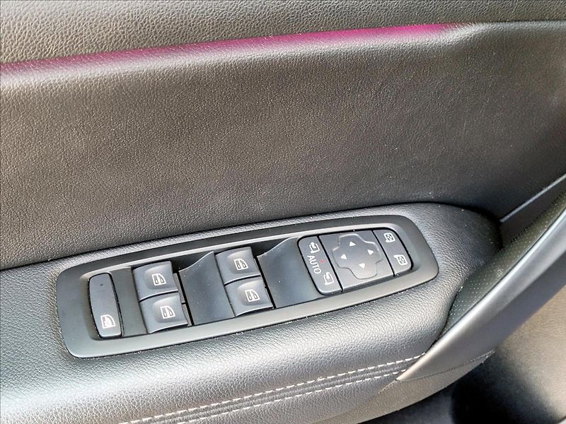 Renault Mégane 1,3 TCe 120kW GT-Line VÝBAVA - fotka 55 z 57