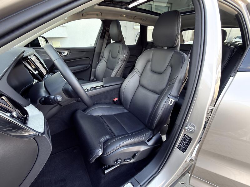 Volvo XC60 T8 AWD RECH.*ULTRA / REZERVACE - fotka 15 z 62