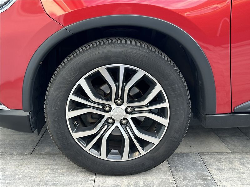 Mitsubishi Outlander 2,2 DI-D 150PS  Intense+ -7 4x - fotka 42 z 53