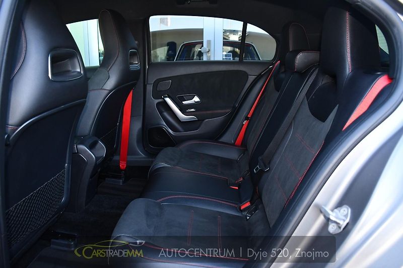 Mercedes-Benz Třídy A A 35 AMG 4MATIC AERO - fotka 13 z 55