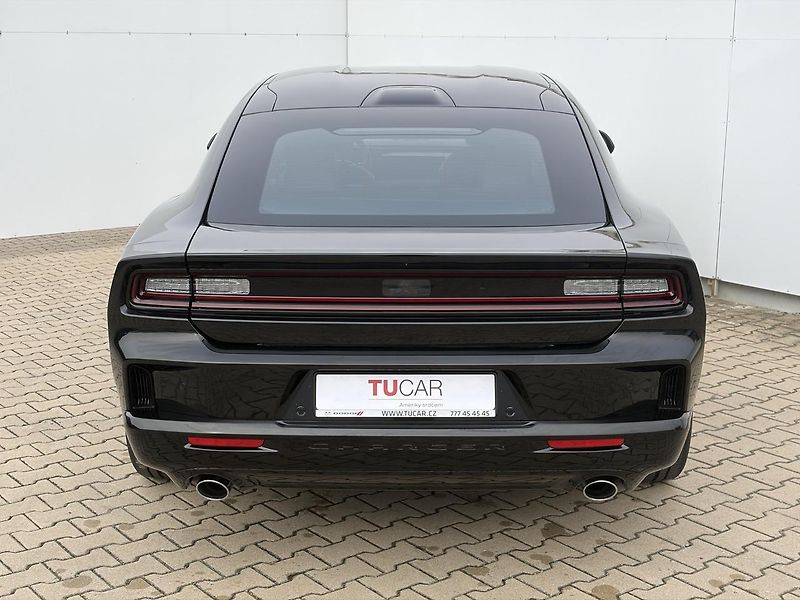 Dodge Charger 4dv. R/T 3,0 V6 AWD - fotka 5 z 40