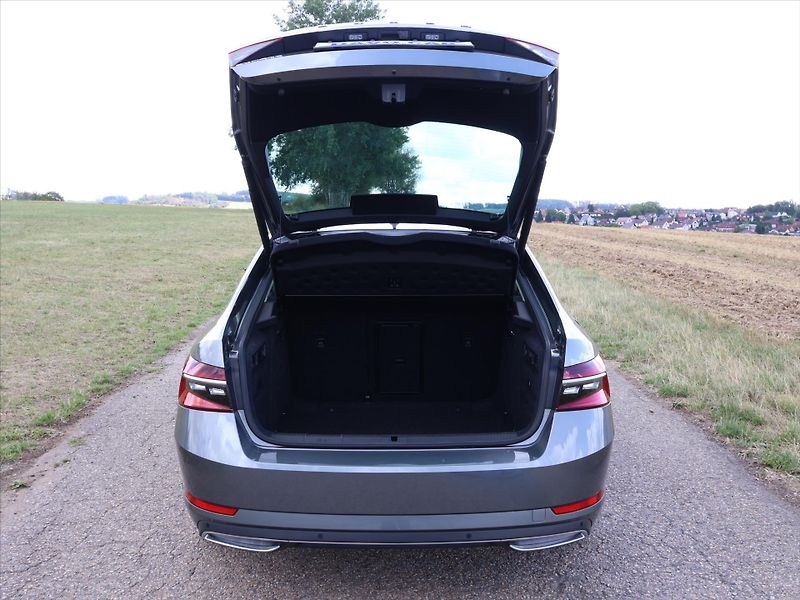 Škoda Superb 2,0 TDI DSG CZ L&K 1.Maj DPH - fotka 9 z 29