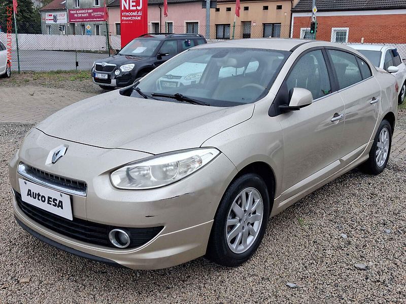 Renault Fluence (2010) 1.6 i, ČR, autoAC, temp. - fotka 3 z 19