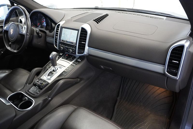 Porsche Cayenne 4,2 TDI V8 4WD AUT. - fotka 28 z 31