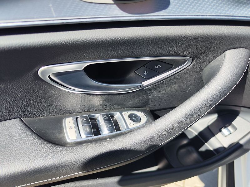 Mercedes-Benz Třídy E E220d/143kW 4MATIC All-Terrain - fotka 34 z 37