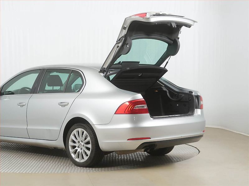 Suzuki Vitara (2019) Elegance 1.4 BoosterJet, 4X4 - fotka 16 z 22